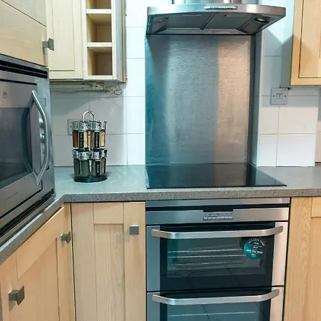 Stylish 2 Bedrooms Little Venice - 44 London