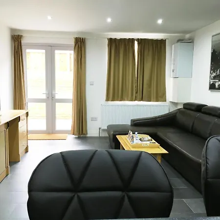 Wellesley Road Apartment