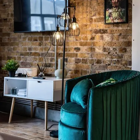 Livestay-fabulous Three Bed Warehouse Conversion * London