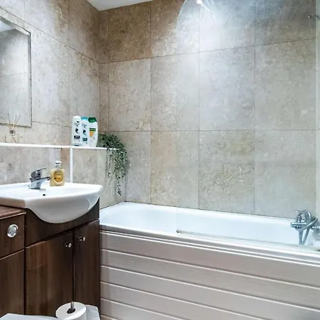 Livestay-fabulous Three Bed Warehouse Conversion Apartment London