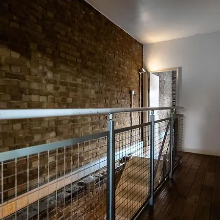 Livestay-fabulous Three Bed Warehouse Conversion Apartment *