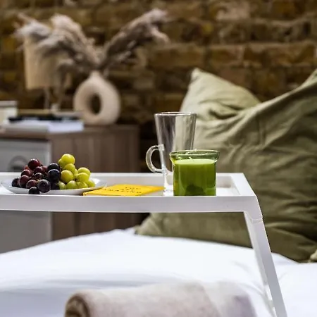Livestay-fabulous Three Bed Warehouse Conversion Apartment London