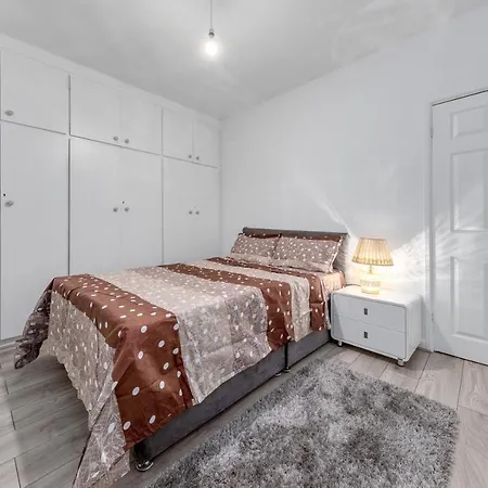 Apartment Spacious And Stylish - East Acton London