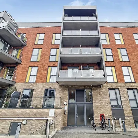 Luxury 2 Bed 2 Bath With Balcony New Build *south London* شقة