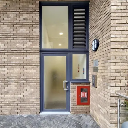 شقة Luxury 2 Bed 2 Bath With Balcony New Build *south London* *