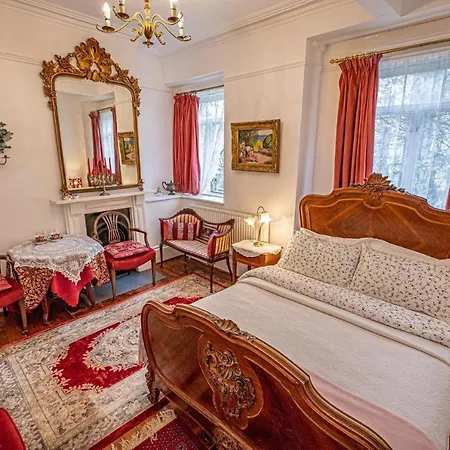 Bed & Breakfast Juliette's London