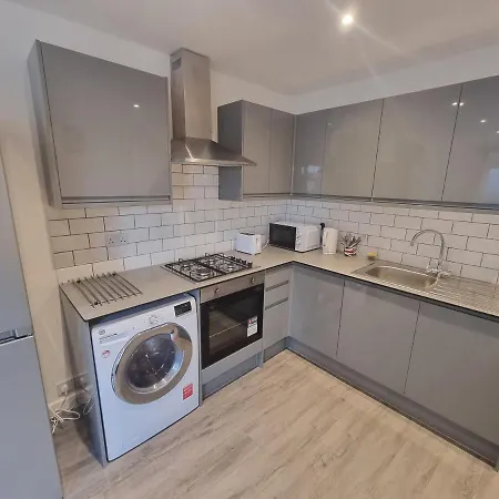 Appartement Comfortable Flat In Sw Londen