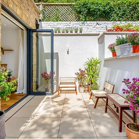 Apartment Be - The De Beauvoir Residences