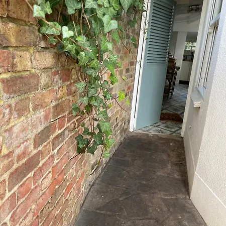 Fieldside Studio Flat