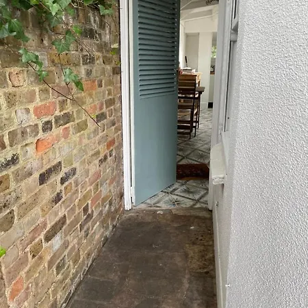 Fieldside Studio Flat Apartment