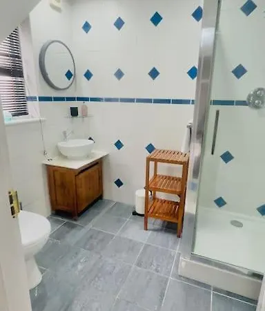 شقة Amazing Location - Of London- 2 Bedroom Stunning Canal View House With Private Garden,parking & Balcony *