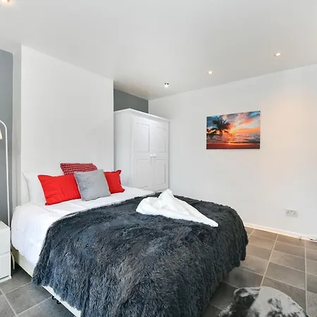 Impeccable 4-bed House In Brixton * Londýn