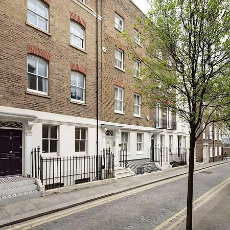 Stunning 3 Bed Townhouse In The Heart Of Mayfair Apartment London