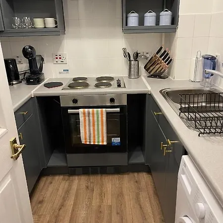 Stunning Studio Flat - Free Parking - 3 Min From Sutton Station
