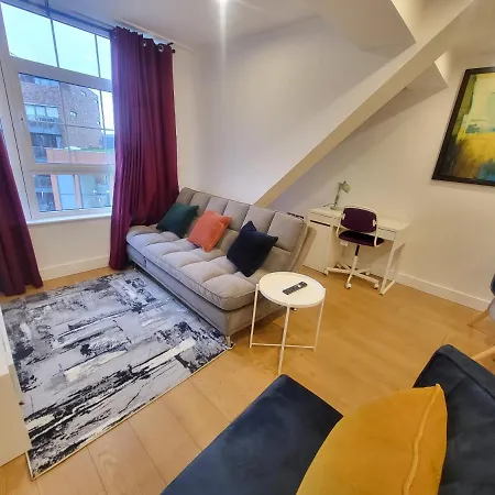 Garland Centre Apartment, Crayford-dartford * Crayford