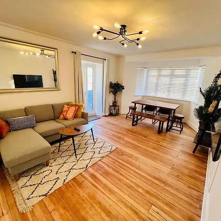 Stunning Flat With Roof Terrace In Streatham لندن