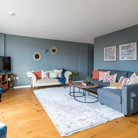 2 Bedroom With Park Views Shoreditch Apartment