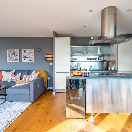 2 Bedroom With Park Views Shoreditch London