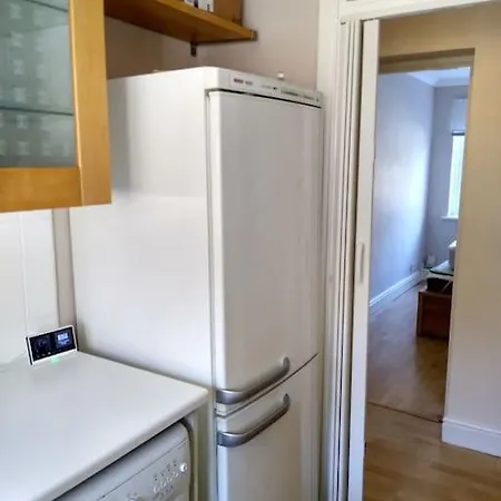 Apartamento 2 Bed Flat Near Station With Parking&comgarden