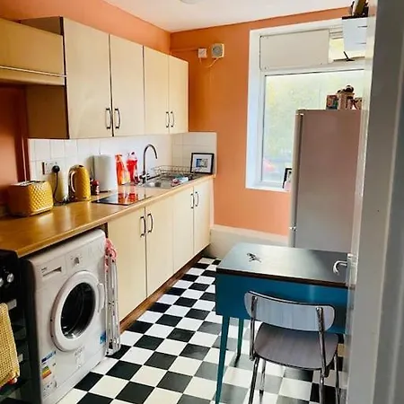 2 Bedroom Flat On Tottenham High Rd. London