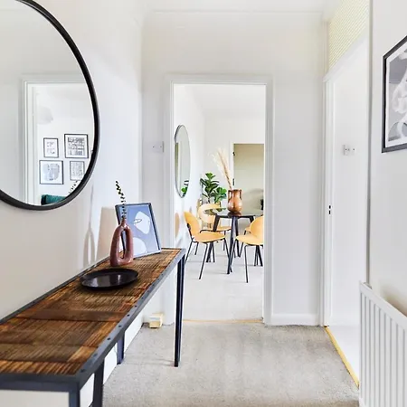The Escape - Modish 1bdr Flat * London