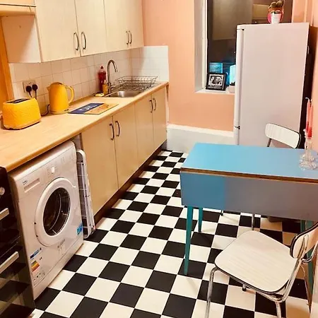 2 Bedroom Flat On Tottenham High Rd. Apartment London
