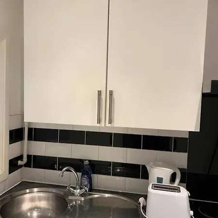 Ground Floor One Bedroom Flat Hyde Park In Central * London