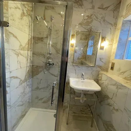 Albany Bed & Breakfast London