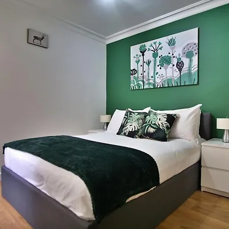 Notting Hill - Portobello Road Lux F7 London