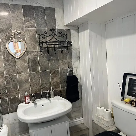 Immaculate 1-bed In * لندن