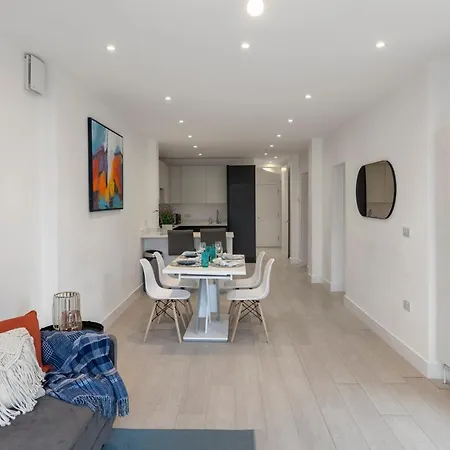 Star London Station Road 3-bed Oasis With Garden *