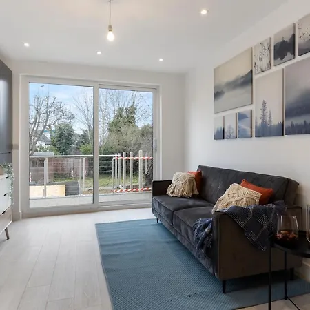 Star London Station Road 3-bed Oasis With Garden *
