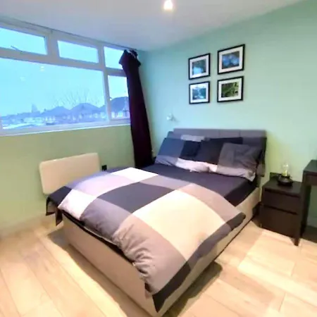 بيت ضيافة Letzi Premium Cozy Retreat Private En-suite Rooms, Heathrow Airport *