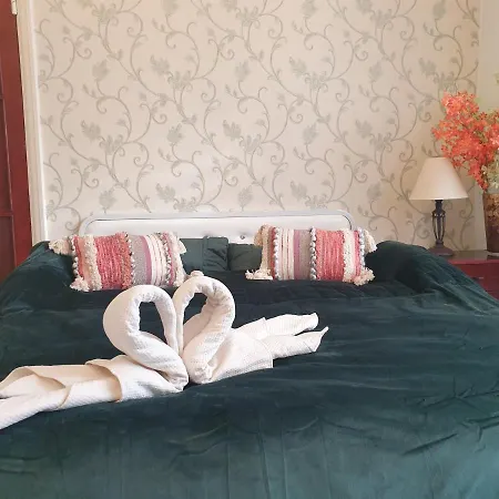 Beautiful Double En-suite Room, Separate Entrance, Ilford, Line Gants Hill, Free Parking Ilford