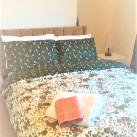 Mia - Entire - View - London - Next To Broadway Station 4* 일링
