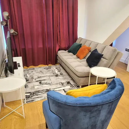 Garland Centre Apartment, Crayford-dartford Apartment