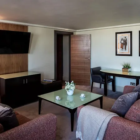 The Cavendish 4*