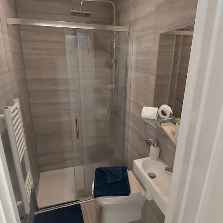 Pensión Double En-suite Available In 3 Bed Apt Londres