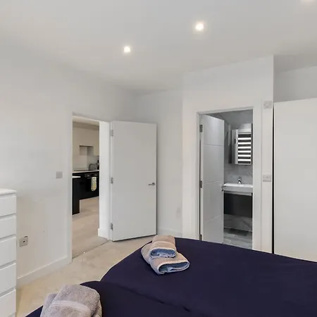 Apartment Star London Station Road 3-bed Oasis With Garden