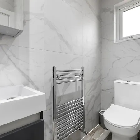 Apartment Star London Station Road 3-bed Oasis With Garden *