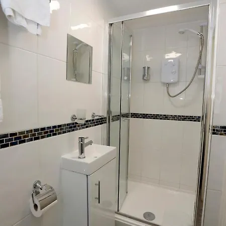 Village Hotel 3*