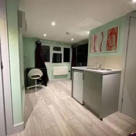 بيت ضيافة Letzi Premium Cozy Retreat Private En-suite Rooms, Heathrow Airport هايس