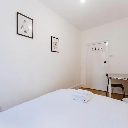 Mile End Double 86a Guest house