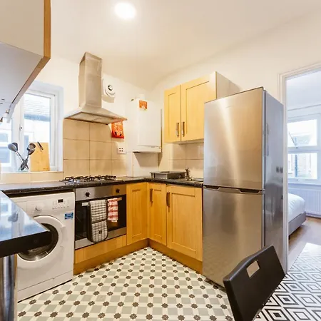Mile End Double 86a Guest house