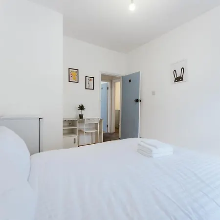Mile End Double 86a * London