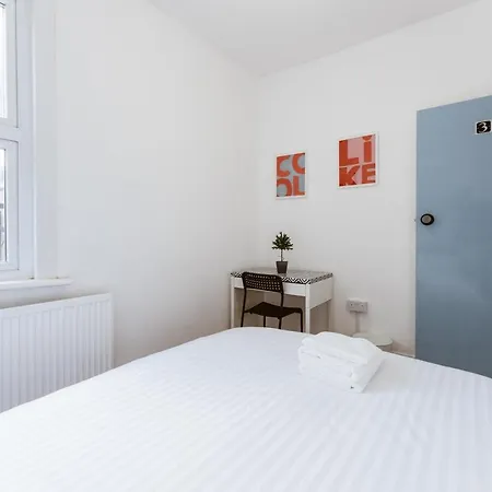 Mile End Double 86a Guest house London