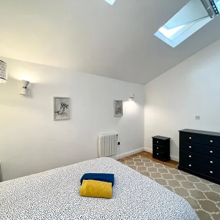 Vakantiehuis 3 Cosy Homes Walking Distance To Mall With Parking Available To Book Separately 3 Bed House Or 1 Bed Or *