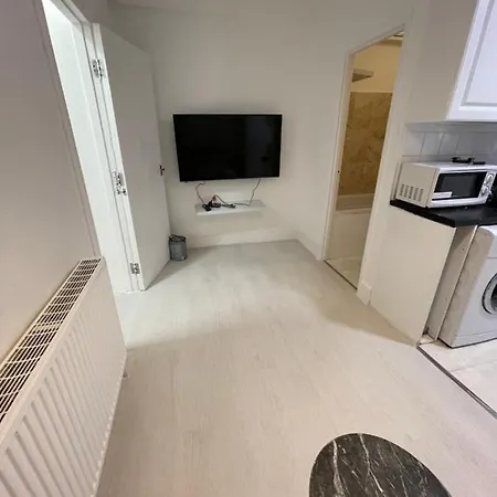 One Bedroom Flat Miles *