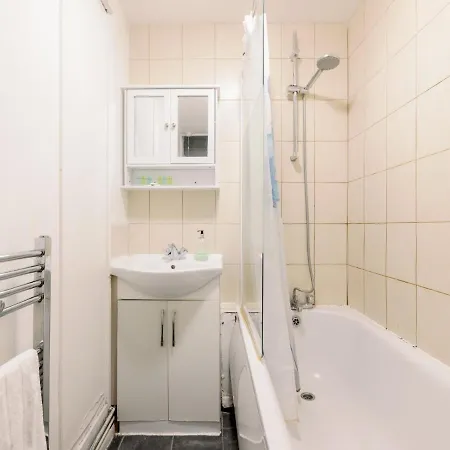 Pass The Keys - Spacious Maisonette In London, Waterloo *