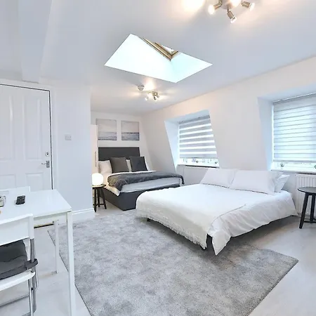 Stylish By Luxestays Shepherds Bush * لندن